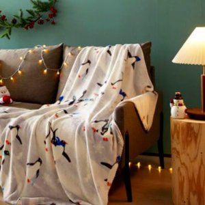 New with Tags Plush Super Soft Penguin Throw Blanket